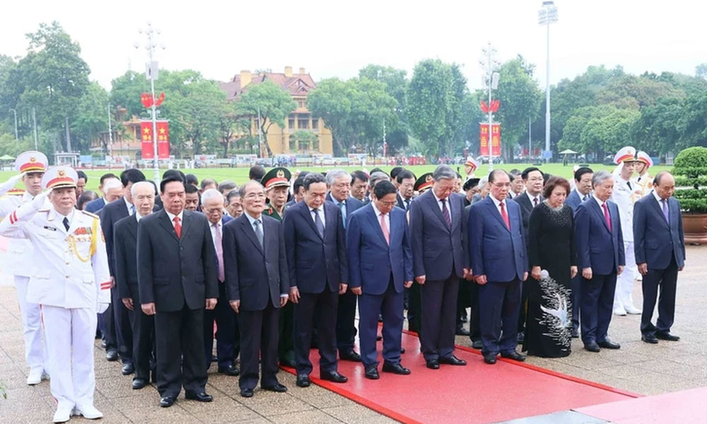 Leaders pay tribute to President Ho Chi Minh, martyrs on National Day